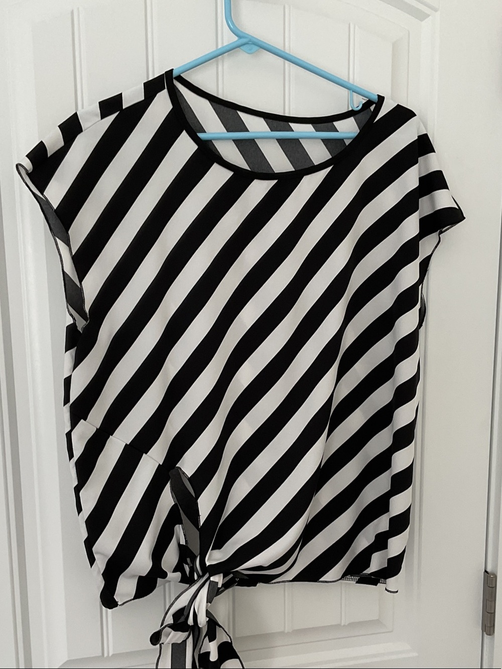 SHEIN Black & White Diagonal Stripe Tie-Hem Blouse